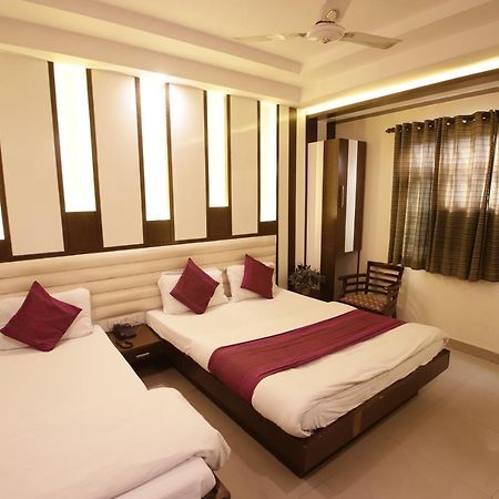 Hotel Golden Wings New Delhi Exterior photo
